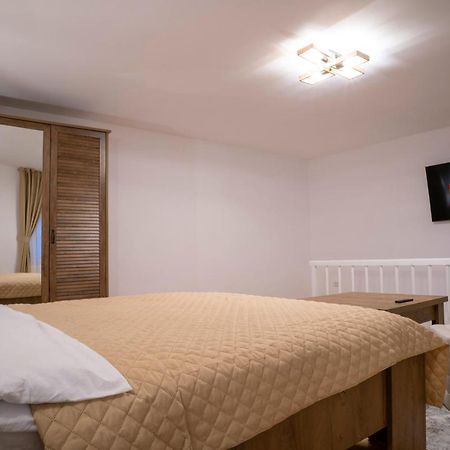 Coban Residence - A4 - Rustic Apartment Braşov Exteriör bild